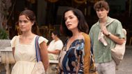 The wealthy guests (Image Source: HBO)